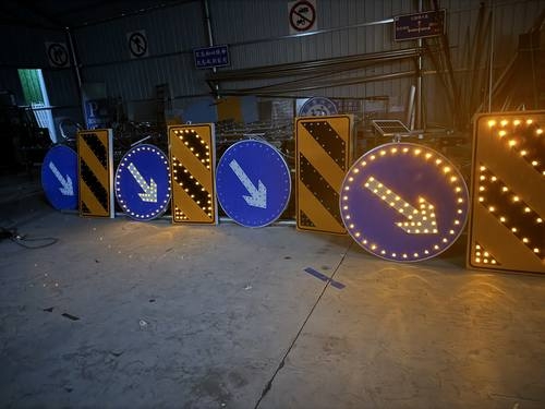 商丘商丘河南太阳能交通标牌 河南自发光交通路标牌厂家